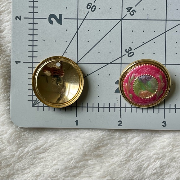 Vintage | Swirl Enameled Elegant Pink and Green Pierced Earrings Timeless Charm - Picture 5 of 8